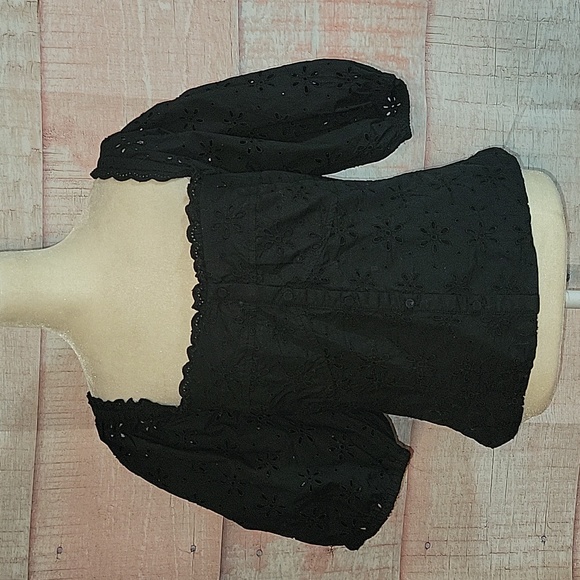 GAP Tops - GAP Black Cropped Stretch Top